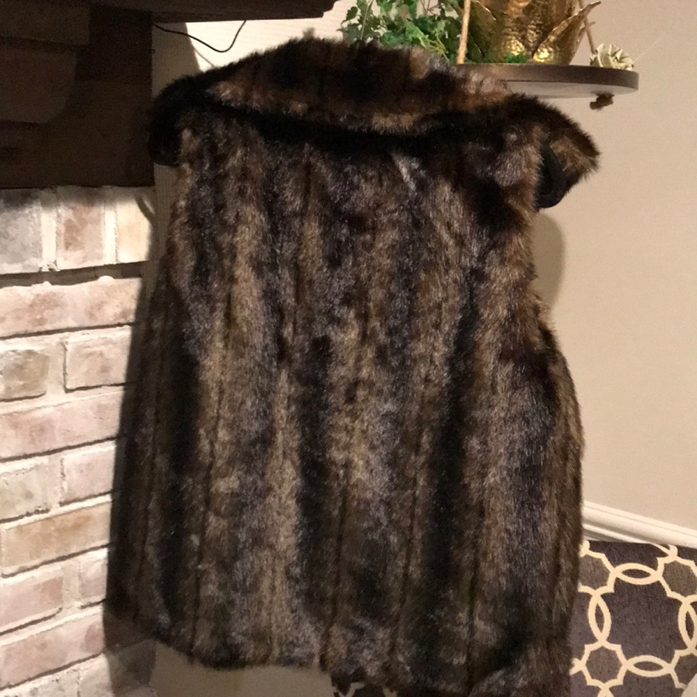 Faux fur vest w tags -great Christmas gift! - Picture 2 of 4